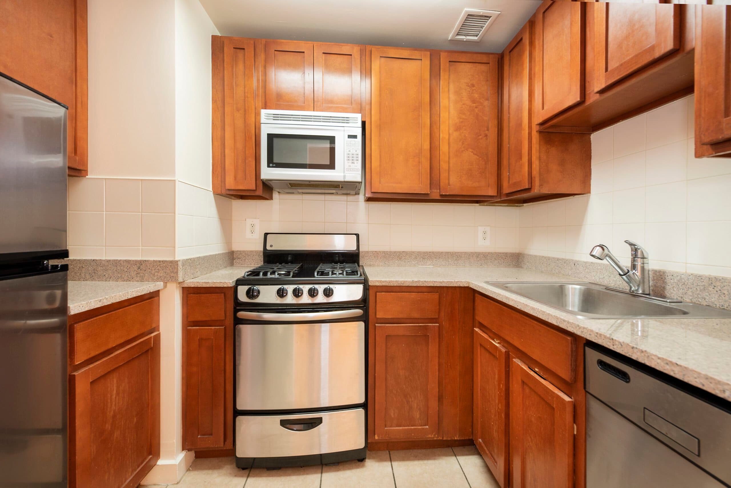 444 Manhattan Avenue, 8O