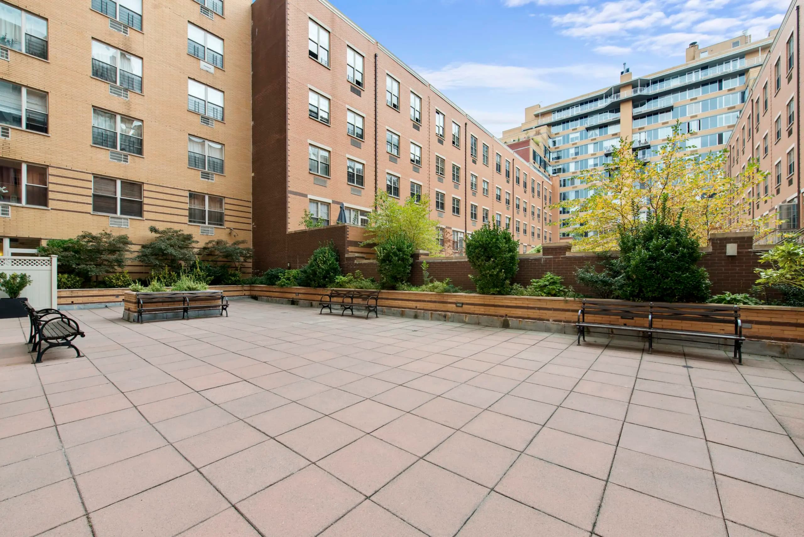 444 Manhattan Avenue, 8O