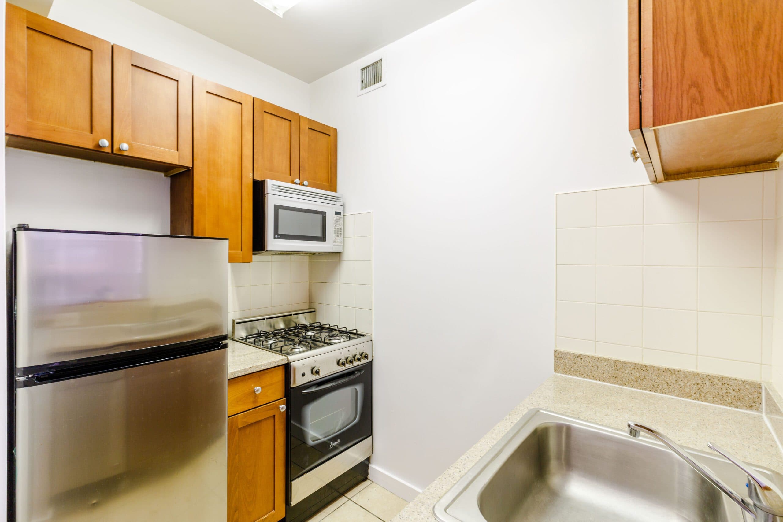 444 Manhattan Avenue, 1/B